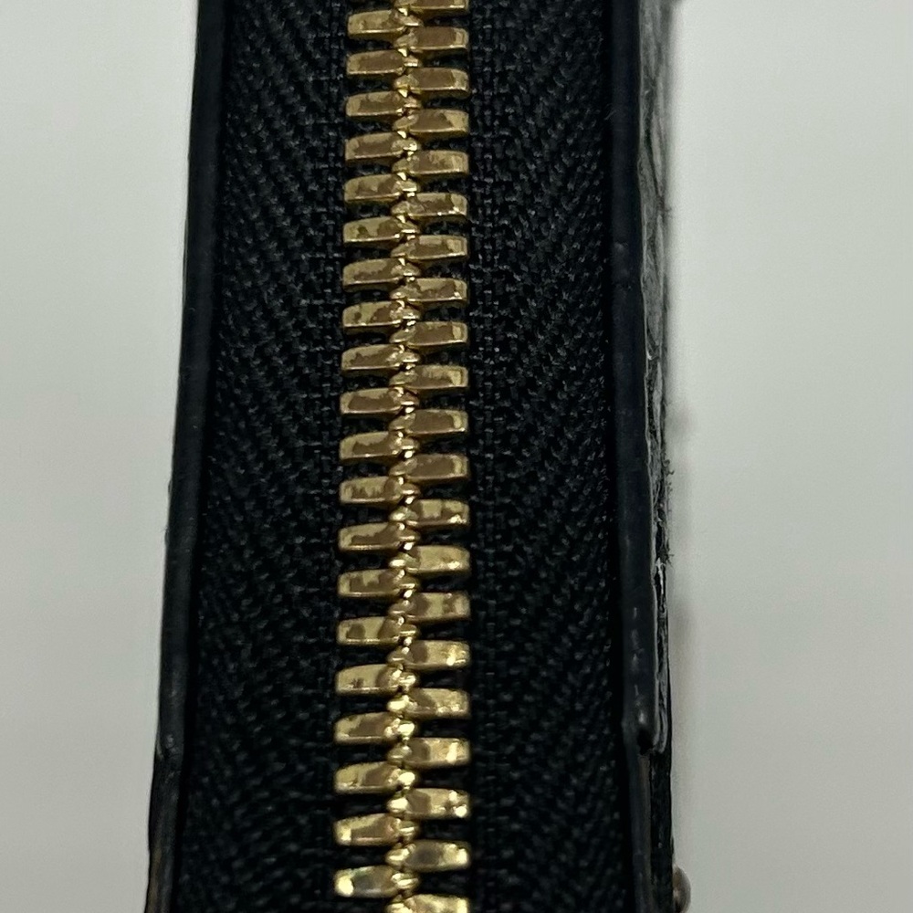 MCM Black Patent Leather Zip-Around Wallet with Gold Plaque - Picture 3 of 6